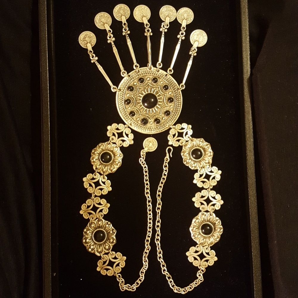 Jewelry - Picture 2 of 3